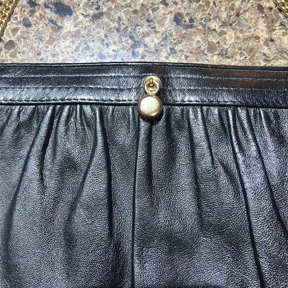 VINTAGE 1950’s ANDE Black genuine Leather handbag, Gold chain strap - Picture 4 of 9